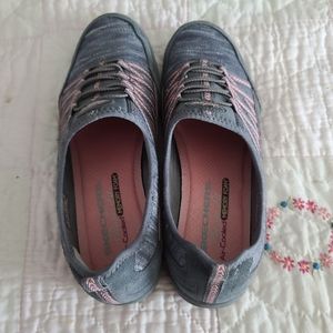 Skechers Size 9 Slip-on Gray Pink Bungee Laces